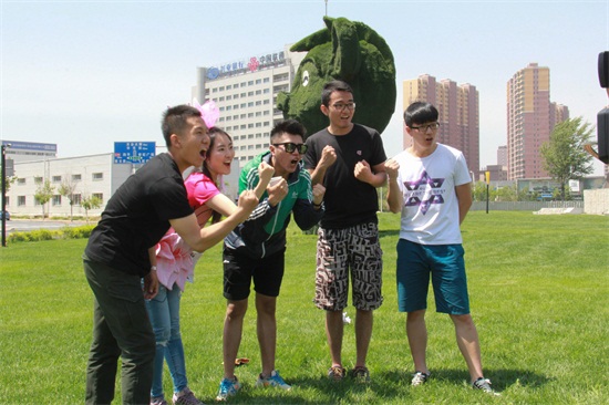 节目开机拍摄,大家鼓劲加油 郭亚茹 摄.jpg