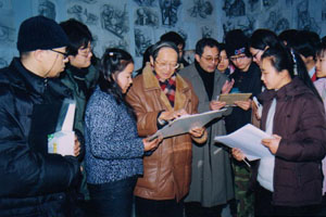 马克宣教授指导我院2001级学生